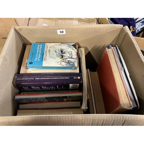 32 - VERY LARGE QUANTITY OF BOOKS