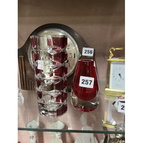 257 - x2 ART GLASS VASES (x1 MURANO)