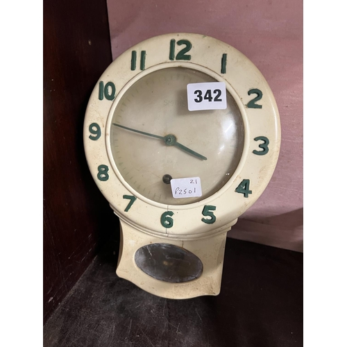 342 - 1940's BAKELITE CLOCK IN W/O