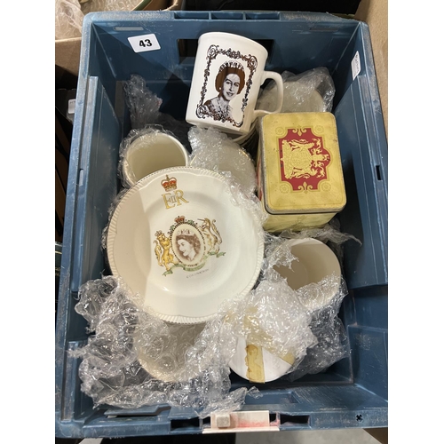 43 - BOX OF ROYAL FAMILY MEMORABILIA & 'HONEYBEE WITH ROSEBUD' SIGNED EDITION B JAMES LEE MUGS