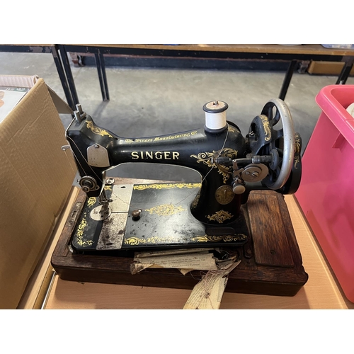 33 - SINGER SEWING MACHINE