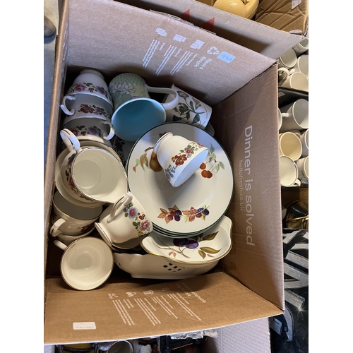 97A - BOX OF TEA SETS & ROYAL WORCESTER EVESHAM PLATES