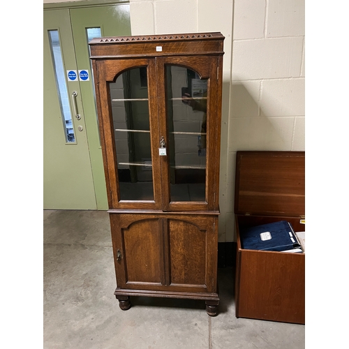 461 - DISPLAY CABINET WITH KEY