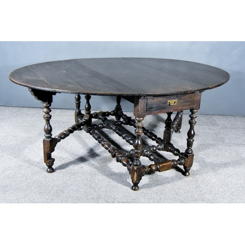 255 - A Late 17th Century Oak Oval Gateleg Table, of large proportions, with plain top, shaped apron, fitt... 