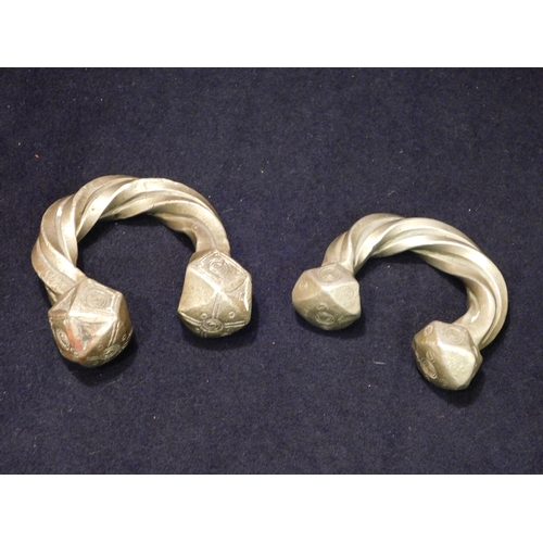 162 - Lot of 2 x heavy bronze slave bangles
-weigh 436g & 669g