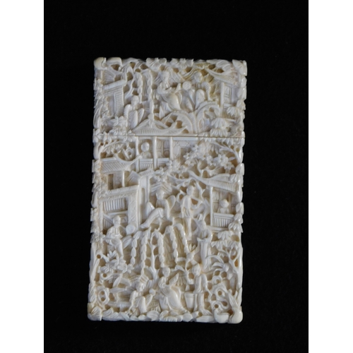 189 - Antique Chinese canton carved bone card case
-size 5½cm x 9½cm (2¼