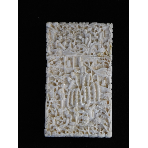 189 - Antique Chinese canton carved bone card case
-size 5½cm x 9½cm (2¼