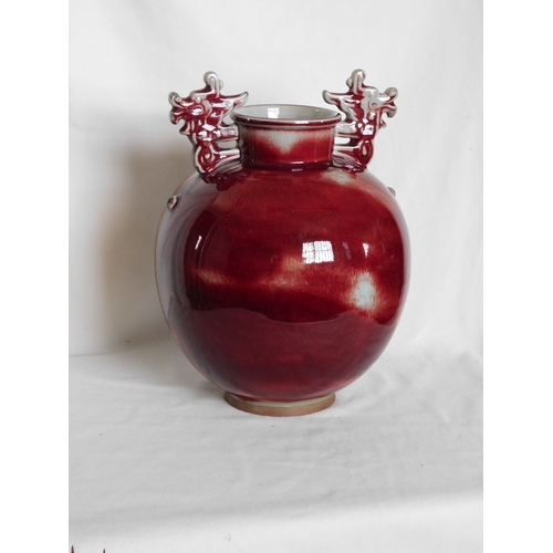 207 - Chinese stoneware vase with high fired red ground glaze & marked on base with 4 character mark
-heig... 