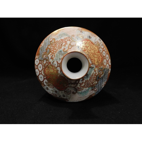 196 - Japanese Kutani vase
-height 30cm (11¾