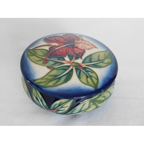 231 - 2002 (mushroom backstamp) Moorcroft Simeon pattern round trinket box with lid
-diameter 12½cm (5