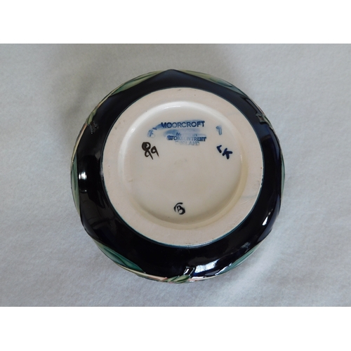 231 - 2002 (mushroom backstamp) Moorcroft Simeon pattern round trinket box with lid
-diameter 12½cm (5