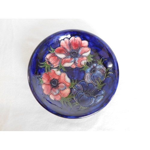 232 - Moorcroft Anemone pattern plate
-diameter 22cm (8¾