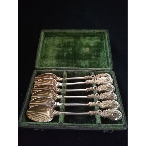 93 - Cased set of 6 x silver gilt spoons (4¼