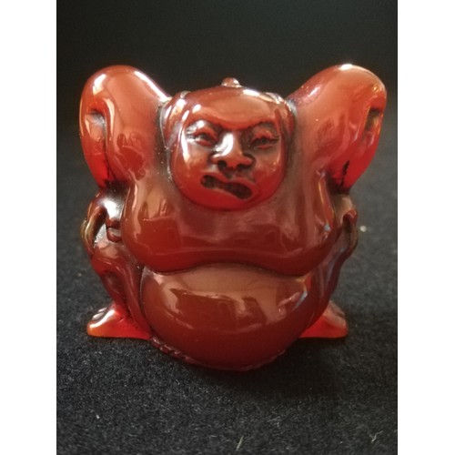150 - Carved sumo wrestler figure / netsuke with signature to base