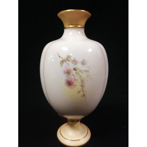 160 - 1902 Royal Worcester sheep vase #788 by John Stinton jr (1854-1956) - 7¾