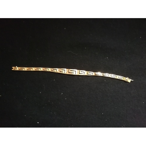 54 - 14ct gold greek key pattern bracelet - weight 9.5g