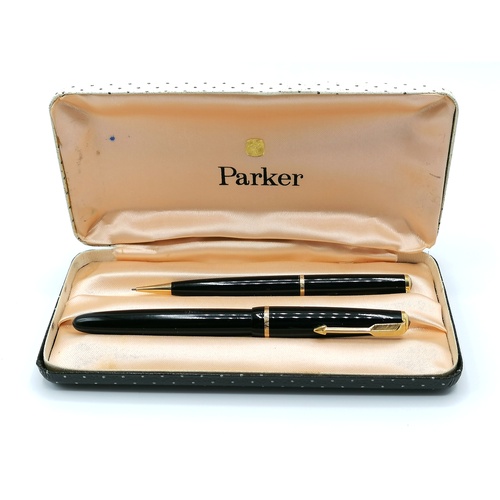 156 - Parker Duofold fountain pen & pencil set in a Parker box