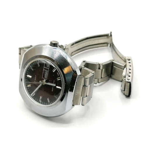 169 - Vintage gents Timex wristwatch on metal bracelet - running