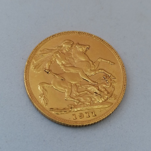 198 - 1911 George V sovereign