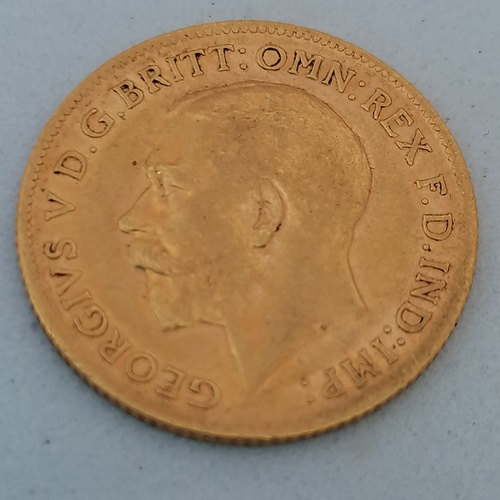 217 - 1913 George V HALF sovereign