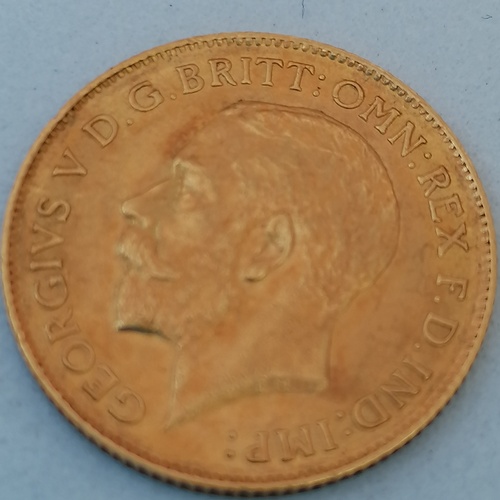 220 - 1915 George V HALF sovereign