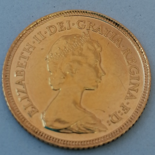 221 - 1982 Elizabeth II HALF sovereign