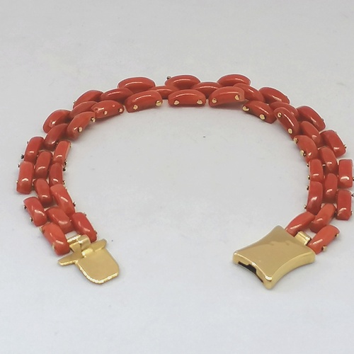 329 - coral bracelet with 18ct clasp