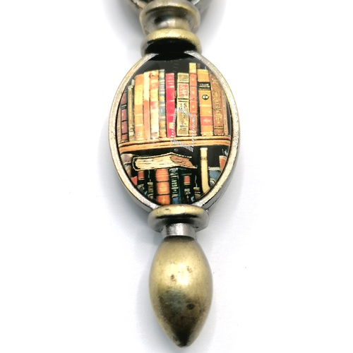 354 - Small brass magnifying glass with books illustration on handle - 6