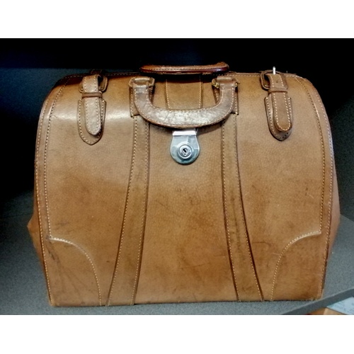 707 - Vintage brown leather travel bag, width 14