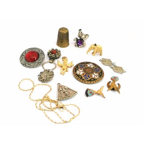 229 - Quantity of costume jewellery incl. an elephant