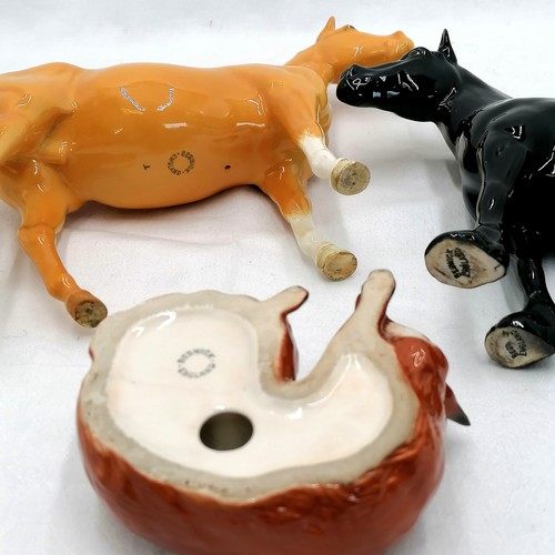 69 - Beswick fox + 2 Beswick horses