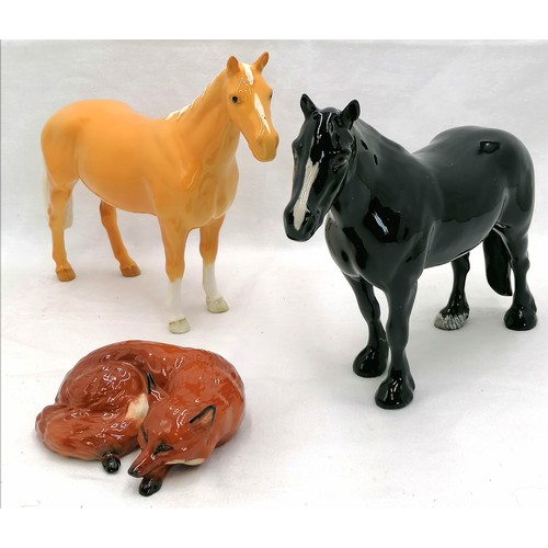 69 - Beswick fox + 2 Beswick horses