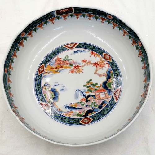 89 - Large Oriental bowl - 10½