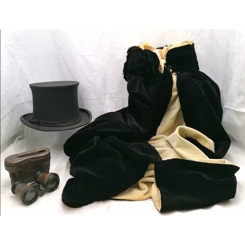 92 - Victorian reversible black velvet evening cape with a cream velvet 'lining' t/w collapsible pop-up t... 