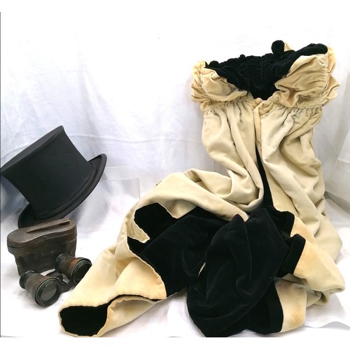 92 - Victorian reversible black velvet evening cape with a cream velvet 'lining' t/w collapsible pop-up t... 