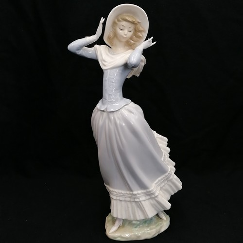 99 - Lladro large figurine of a girl wearing a hat - height 14