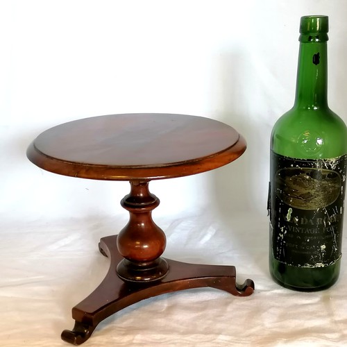 118 - Apprentice made flame mahogany miniature table - diameter 8½