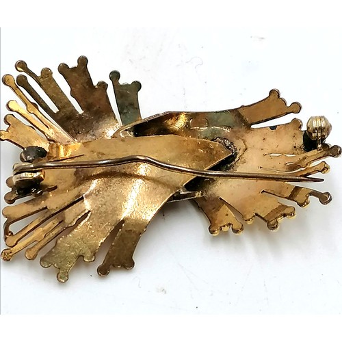 192 - 18ct gold marked leaf shaped brooch (7.5g) t/w a costume brooch (catch a/f)