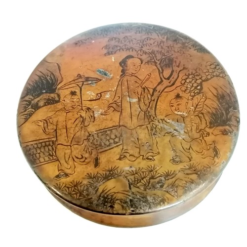 328 - Papier-mâché lidded snuff box with painted oriental scene to lid (3½