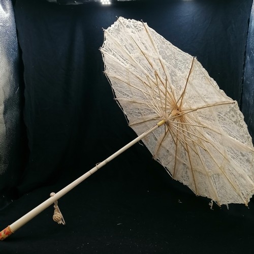 445 - Wooden handled parasol with cream lace in good condition ( missing its silk lining)