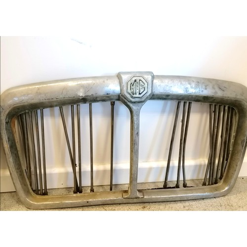 520 - MG chromed grill (28