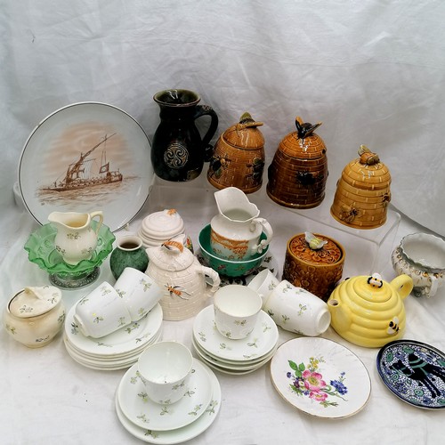 105 - Qty of honeypots t/w part coffee set etc
-SOLD ON BEHALF OF THE NEW BREAST CANCER UNIT APPEAL YEOVIL... 