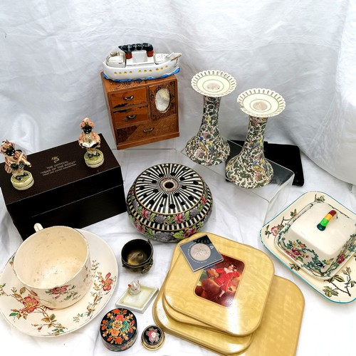 106 - Set of vintage placemats t/w novelty boat cruet, miniature oriental cabinet, pottery etc
-SOLD ON BE... 