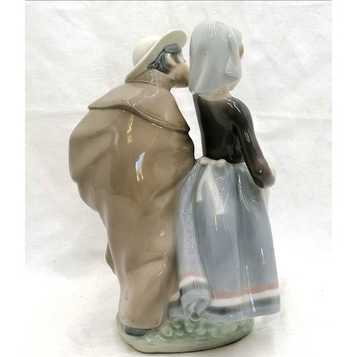 12 - 1972-90 Lladro #1188 Boy meets girl by Juan Huerta - height 8½