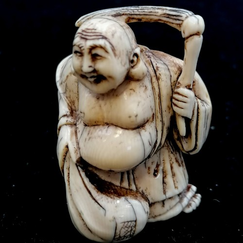 154 - 2 antique ivory netsukes, 1 signed to base, of oriental figures. tallest 2