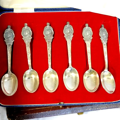 157 - Quantity of cutlery, cased cutlery incl. mother of pearl handled knives, candlesticks etc.