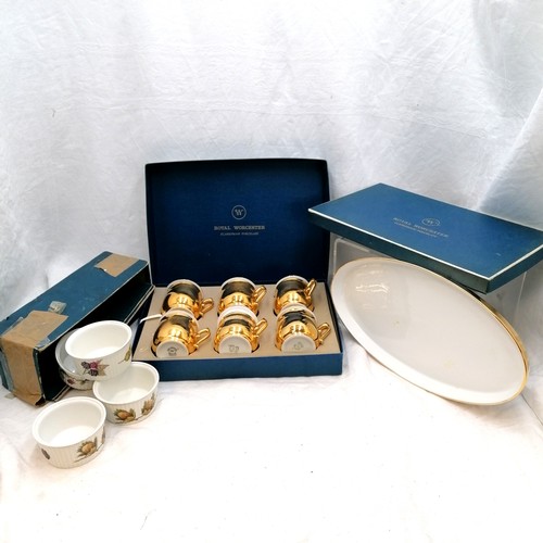 182 - Cased Royal Worcester gold finished set of 6 cups with covers  & an oval tray (11¾