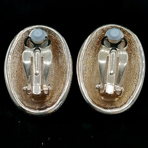 233 - Pair of Harrods clip-on earrings (1¼