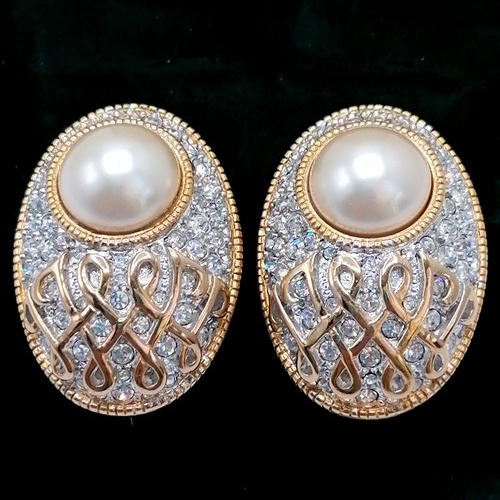 233 - Pair of Harrods clip-on earrings (1¼