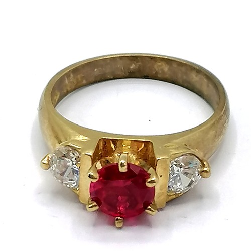 275 - 2 x 9ct gold stone set rings - total weight 6.8g